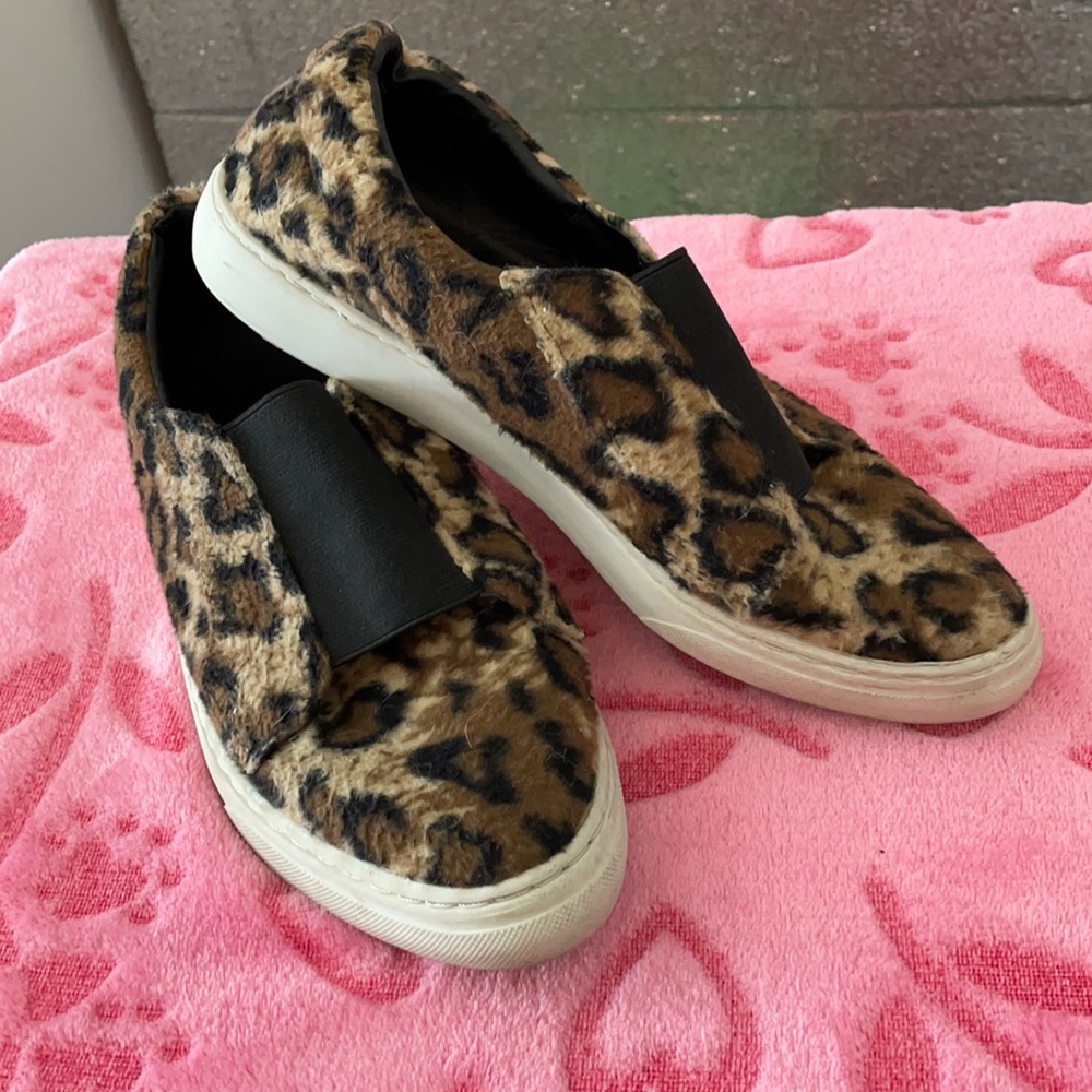 Fur leopard slip on tennis shoes